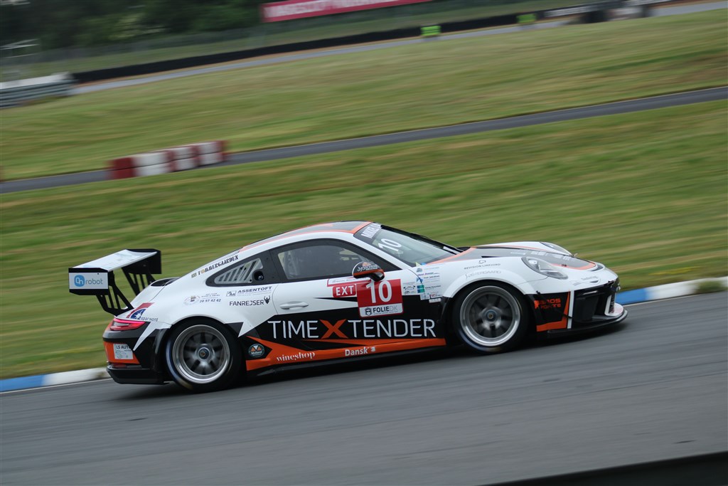 Mikkel O. Pedersen måtte stikke af før tid, da han skulle til en vigtig test i Tyskland. Indtil da havde han dog imponeret med hurtige tider i Porsche 991’eren.
(Foto: JJ Media)